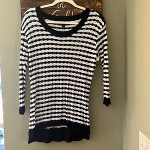 Dana Buchman Size Medium Navy & White Sweater